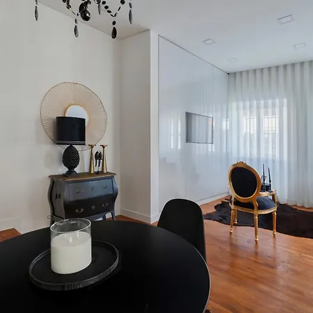 Live In Ii Apartment *